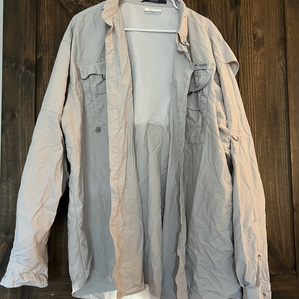 Columbia Men's Light Beige Gray Shirt Button Up